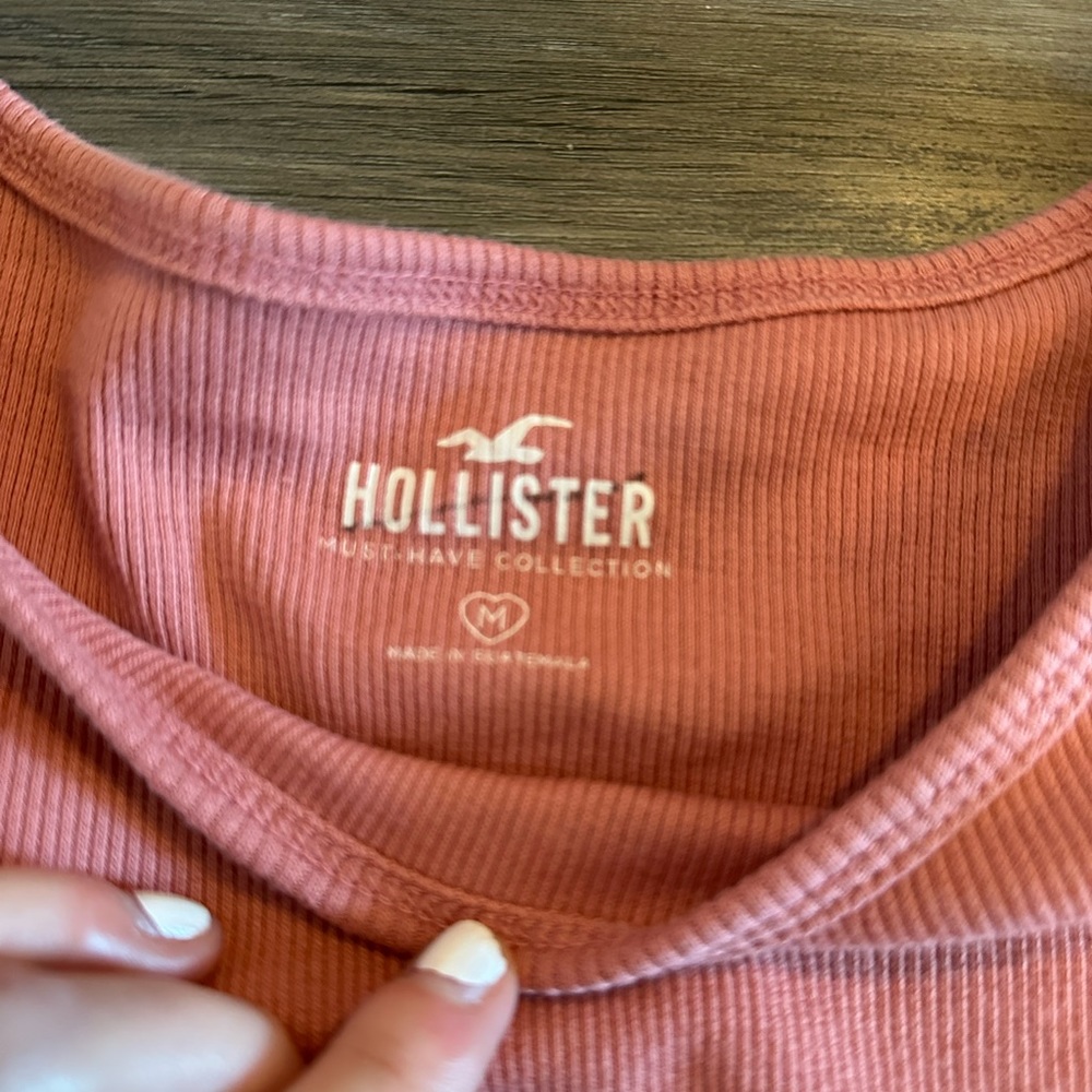 Hollister Ribbed Tee - Picture 3 of 3